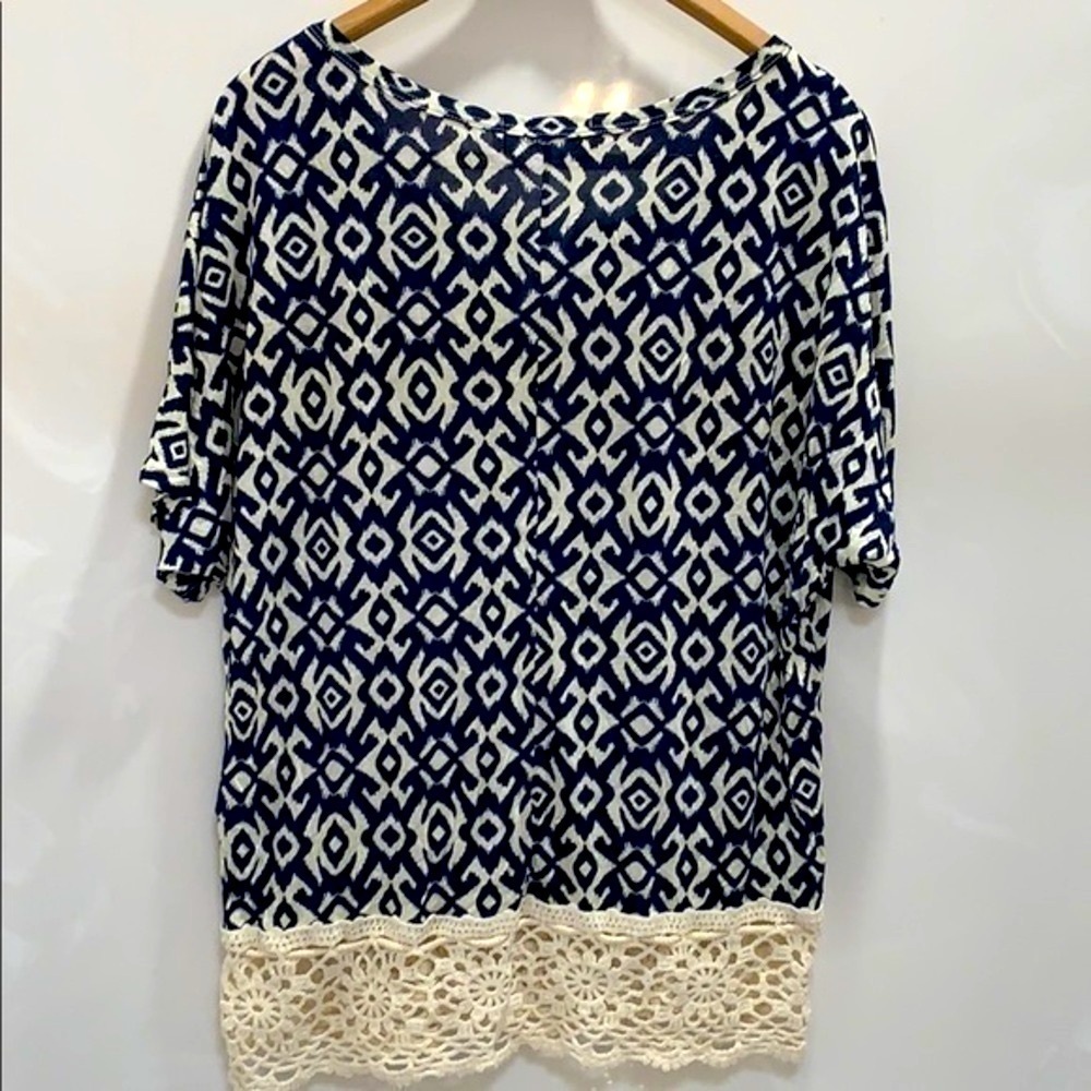 Crotchet Lace Detail Print Top - Picture 2 of 6